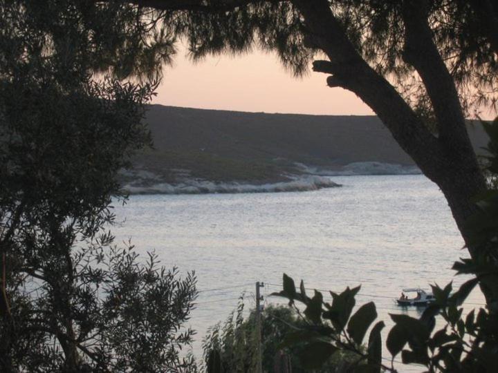 Teras Motel Foça Esterno foto
