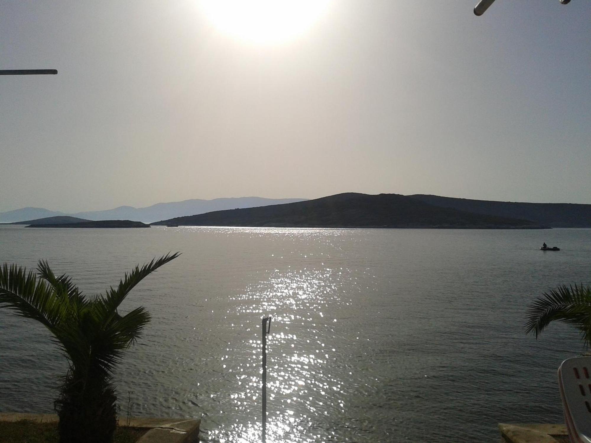Teras Motel Foça Esterno foto