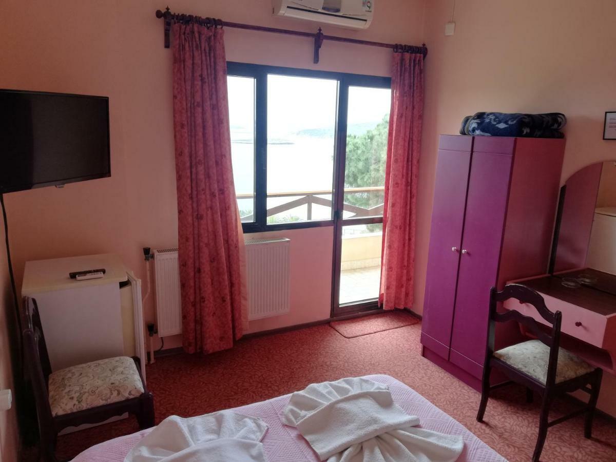 Teras Motel Foça Esterno foto