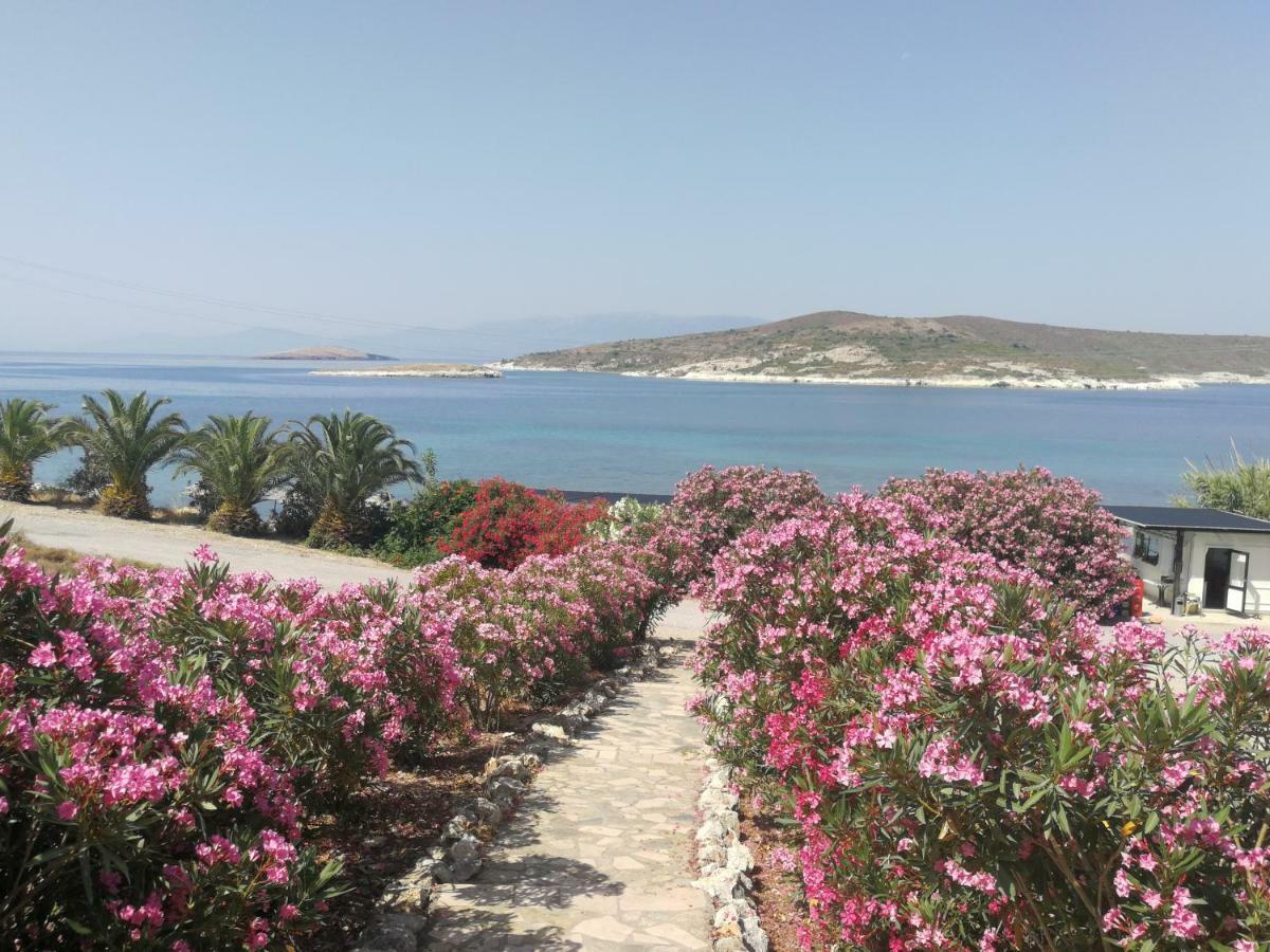 Teras Motel Foça Esterno foto