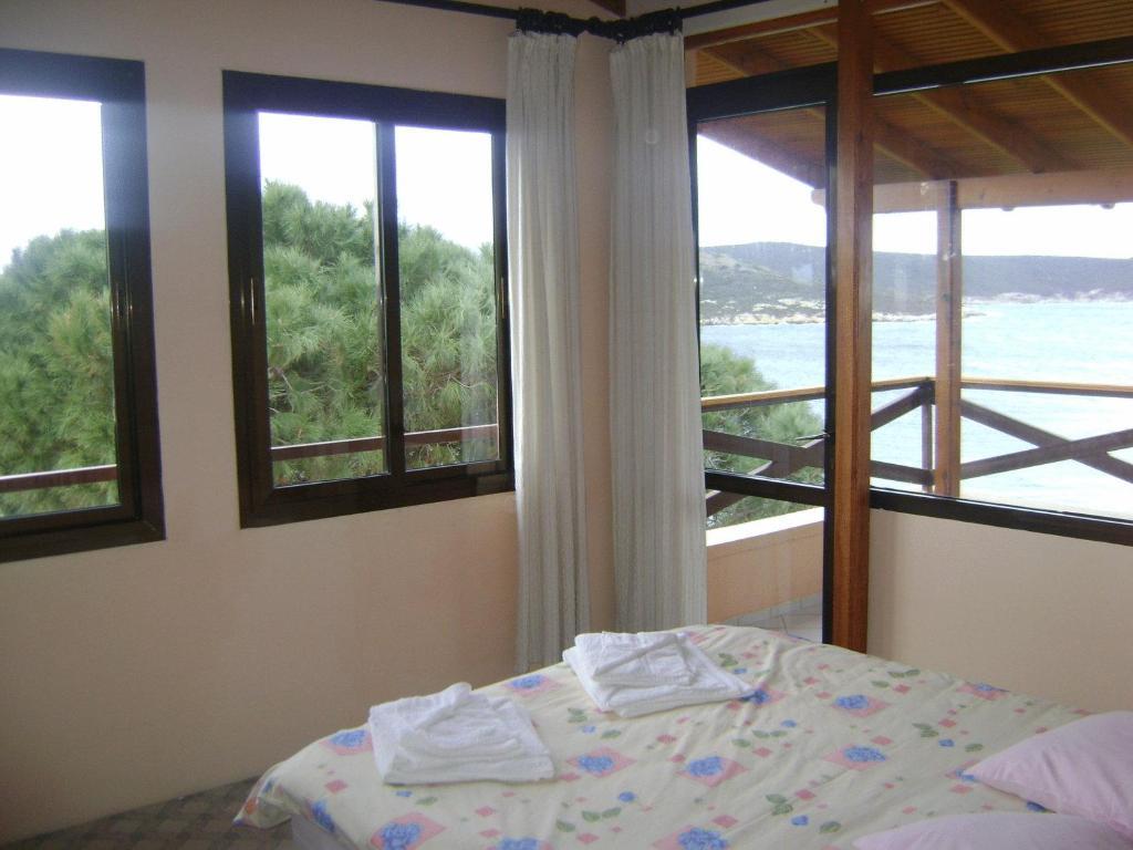 Teras Motel Foça Esterno foto